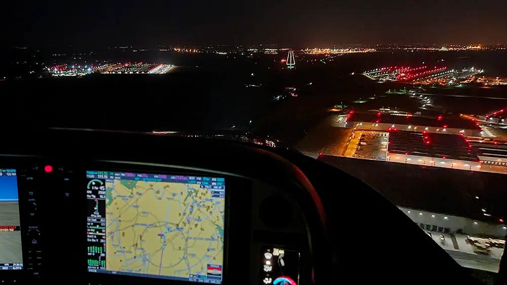 Noční let letadlem s avionikou Garmin 1000